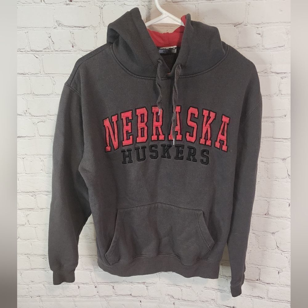 Men's Stadium Athletics "Neb. Cornhuskers" sweater hoodie, size Medium